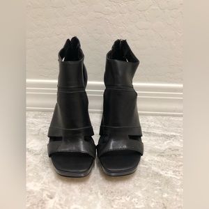 Calvin Klein block heel, black leather shoes
